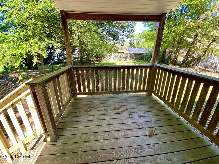 513 W Chapin Rd — Photo 20