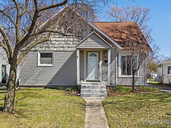 2nd image of 2114 Emerald Ave NE