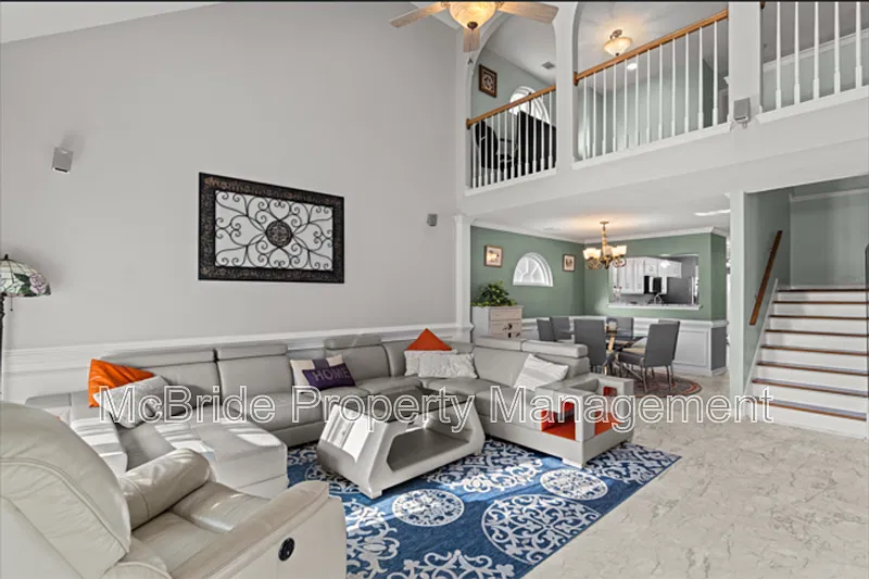 3 bed, 2.5 bath, 1838 sqft, $2,400 — Photo 4