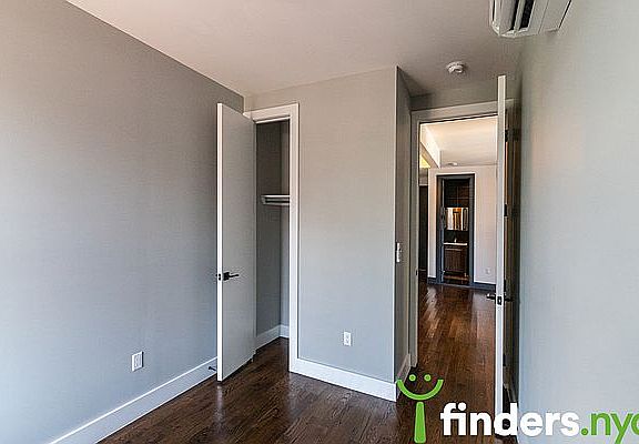 5th image of 534 Jackson Ave #3C
