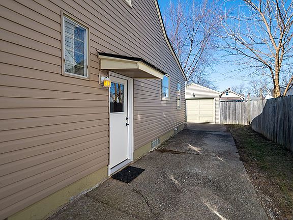 3rd image of 1324 W 23rd St