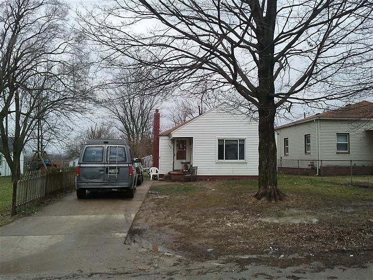 1st image of 105 Maeder Ave
