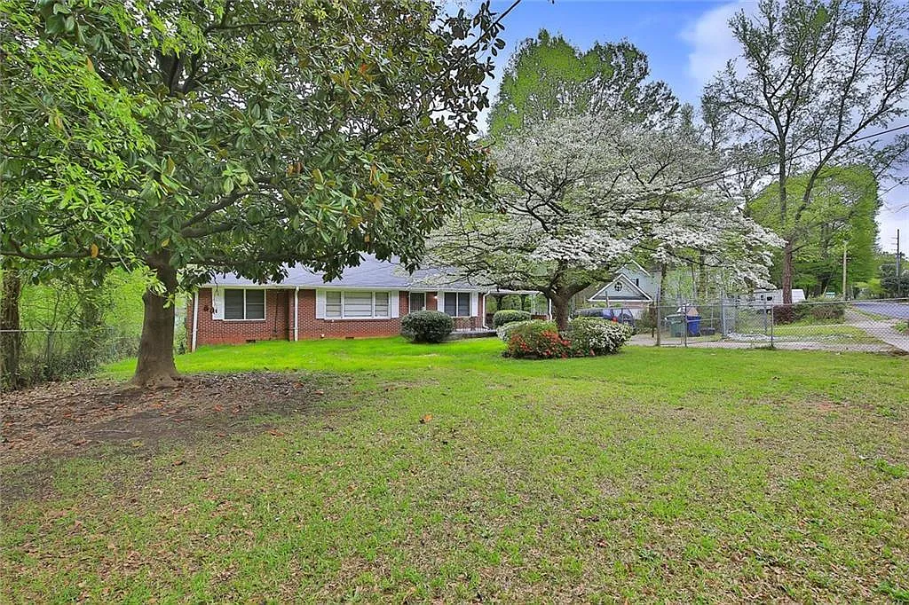1315 Bolton Rd NW photo 1