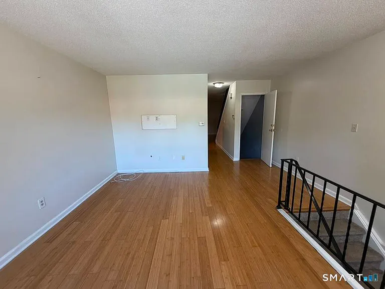 75 Leslie Rd #D — Photo 2