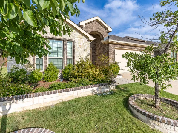 4013 Spur Trail Dr, Denton, TX 76208