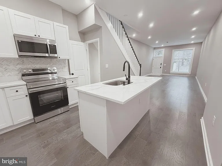 715 N Patterson Park Ave — Photo 5