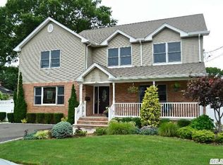 151 Walnut St, Massapequa Park, NY