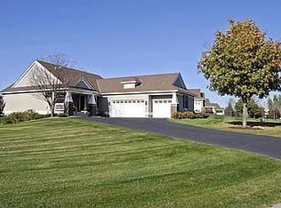 9811 Wedgewood Cir, Woodbury, MN 55125