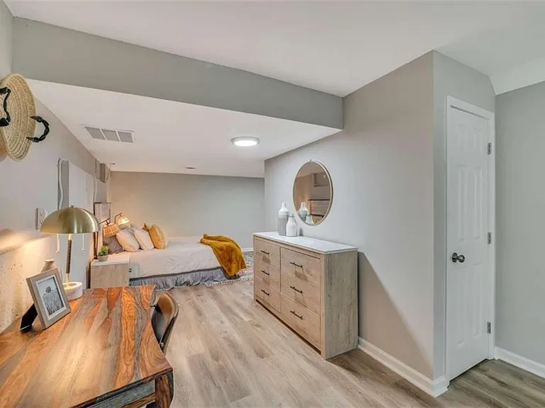 165 Bentley Pkwy — Photo 23