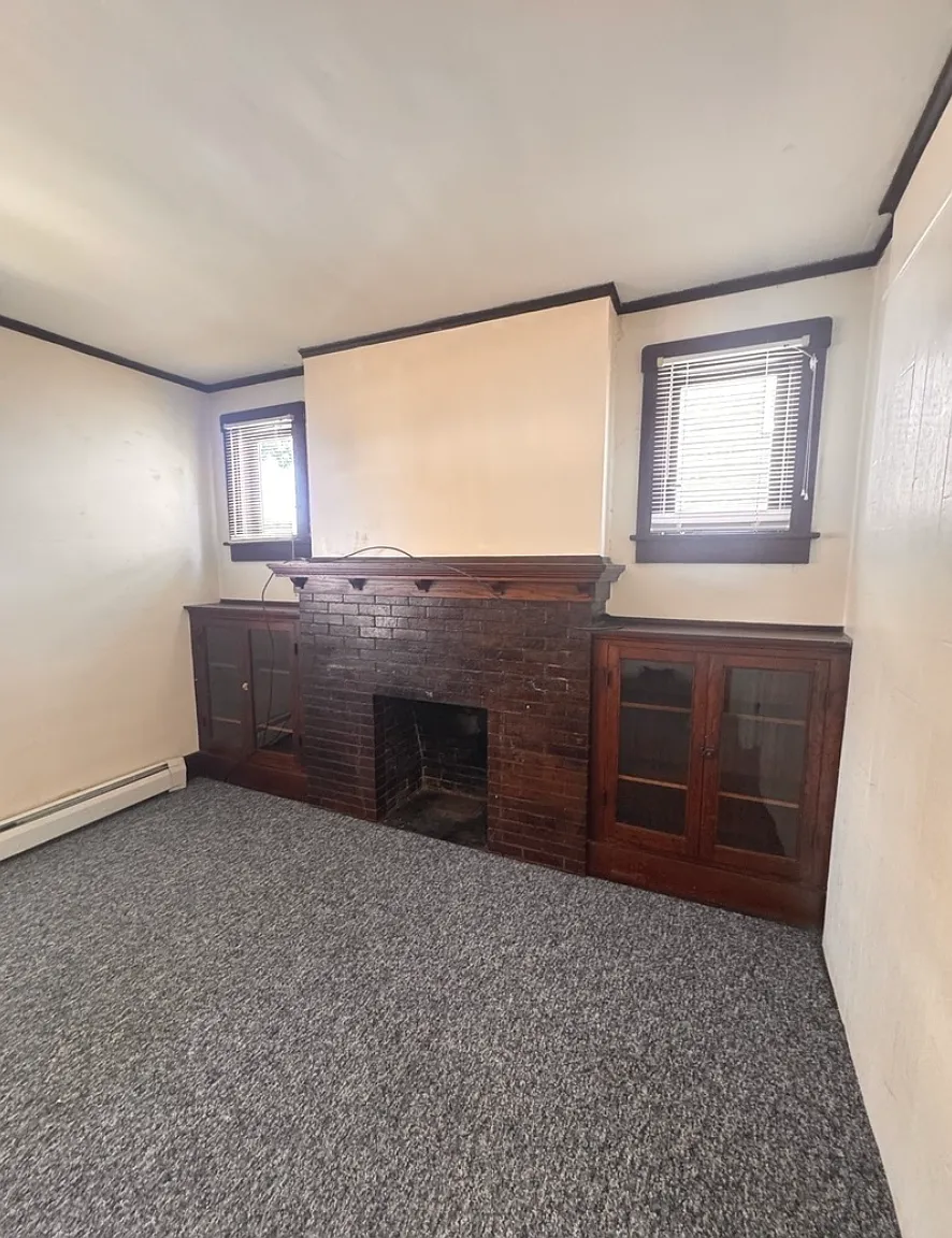 6 bed, 2700 sqft, $2,300 — Photo 3