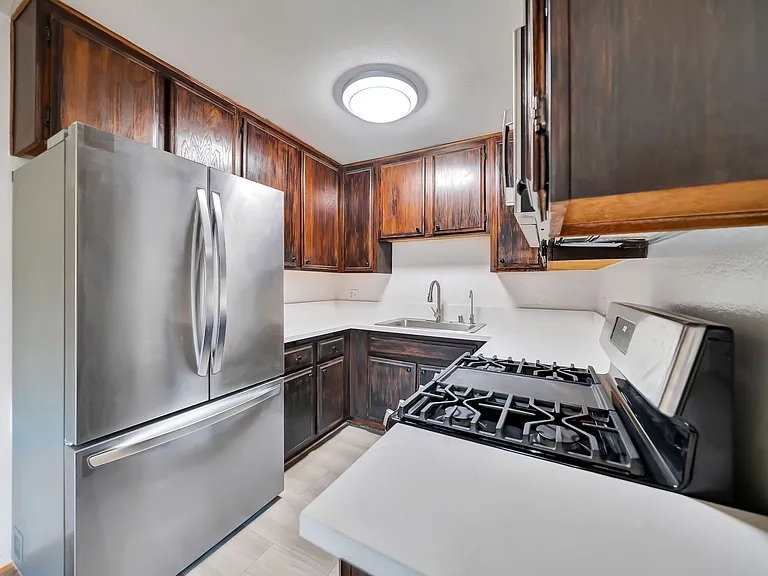 1614 E Chevy Chase Dr — Photo 8