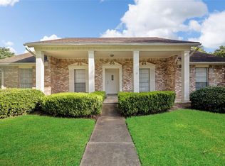 12326 Meadowhollow Dr, Meadows Place, TX 77477