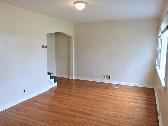 3rd image of 185 Huguenot Dr
