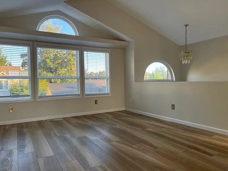 1004 SE 123rd Ave — Photo 8