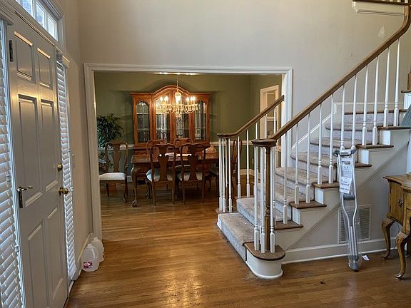 2nd image of 981 Marbury Ct SW