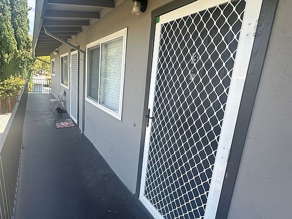 2nd image of 1904 Queens Rd #3
