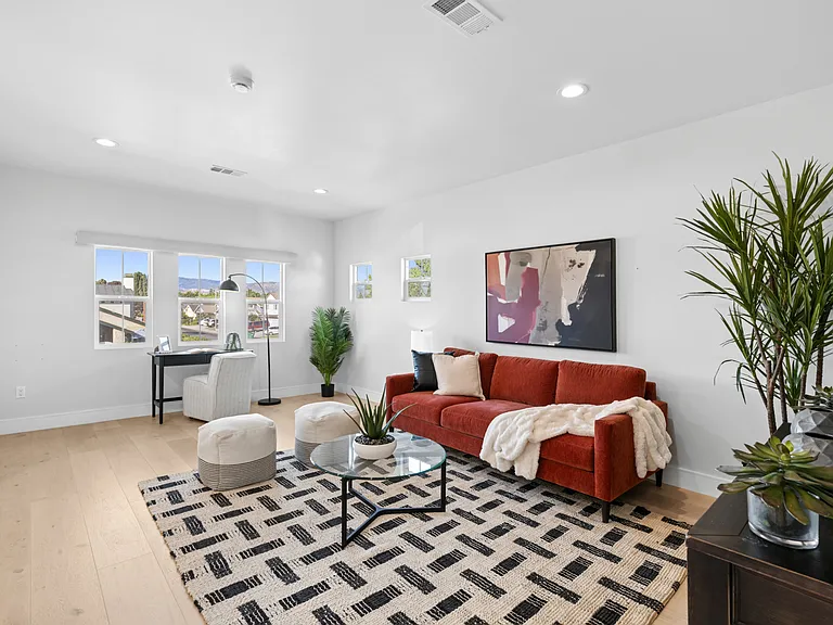 4652 Charnock Dr — Photo 15