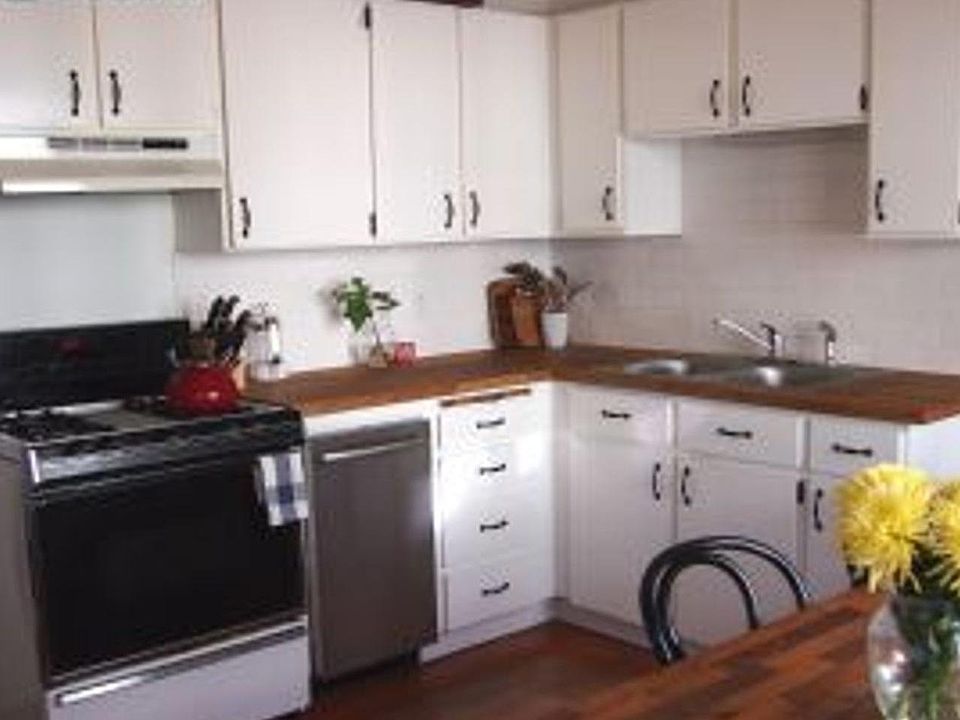 2nd image of 2832 SE Salmon St