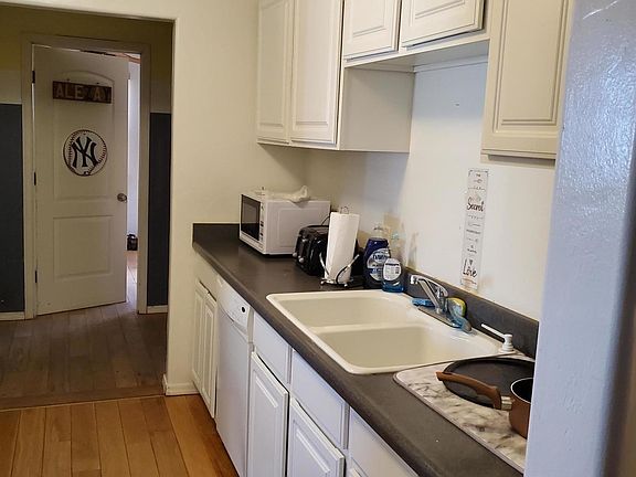 4th image of 207 S Bowie Ave