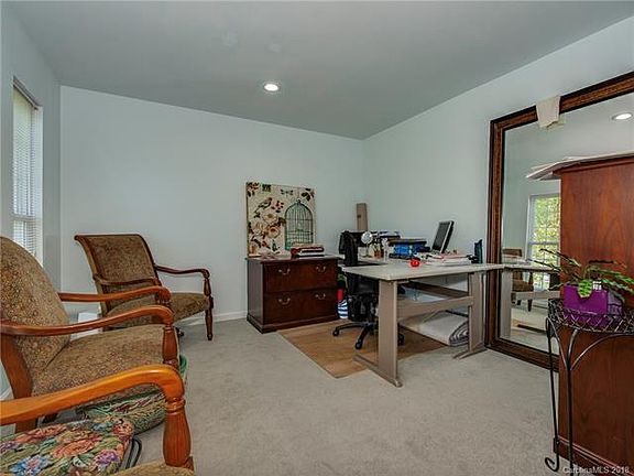 4th image of 9004 Lauriston Pl