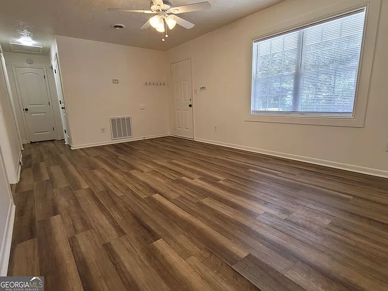 47 W New St #B — Photo 7