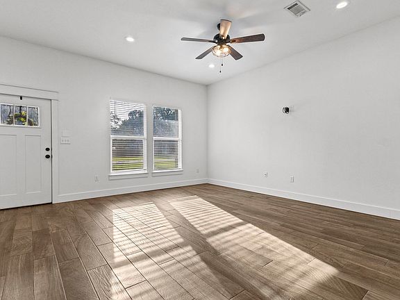 4th image of 320 Lake St