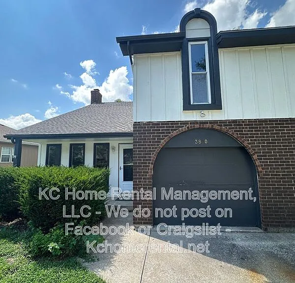 3870 SW Harbor Dr — Photo 2