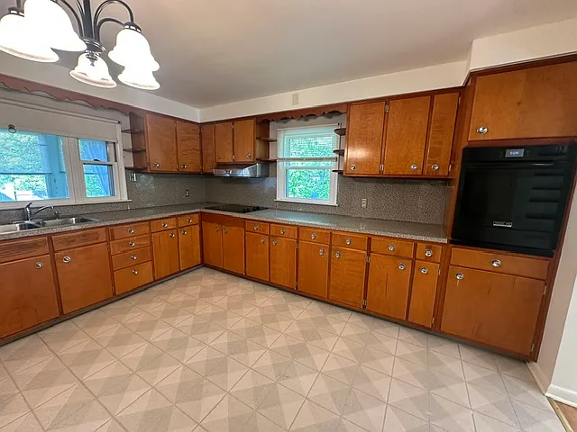 335 E Main St — Photo 7