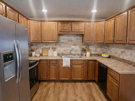 4th image of 206 Henley Ln
