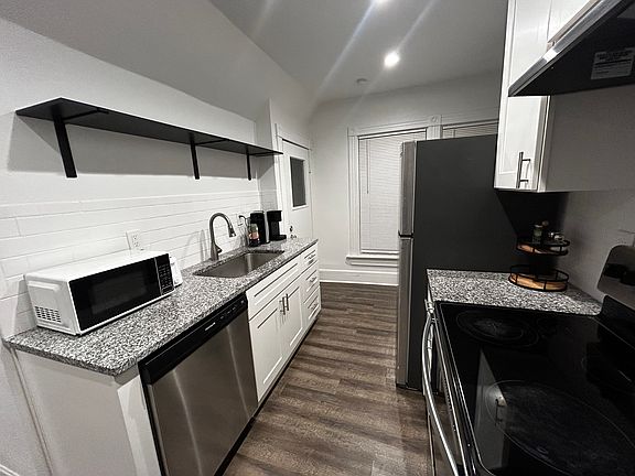3rd image of 2215 W Broadway Ave #3