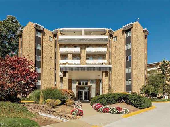 2112 Acacia Park Dr APT 520, Lyndhurst, OH 44124