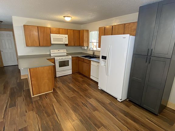 3rd image of 726 Tehama Dr