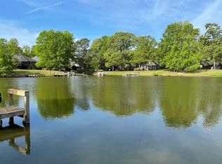 11 N Lake Cir, Manning, SC 29102