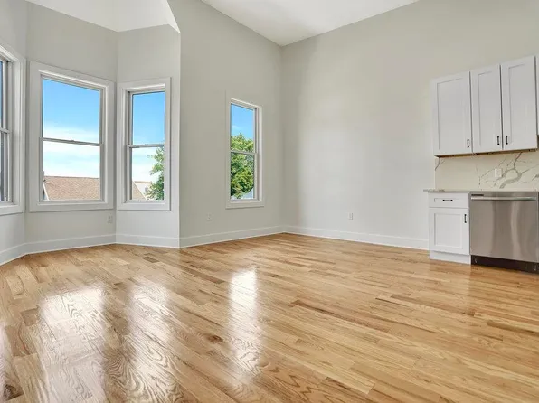 34 Van Reypen Street image 5 of 25