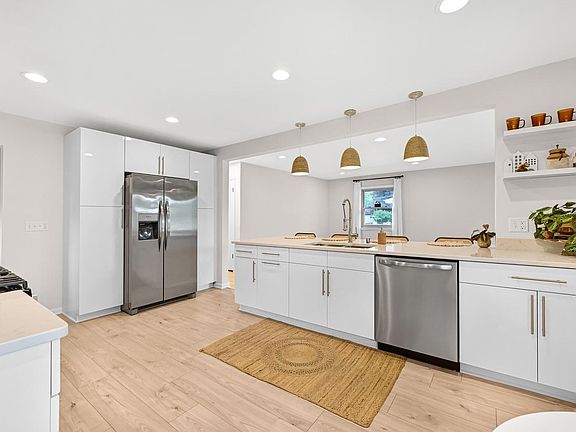 3rd image of 5341 S 114th STREET