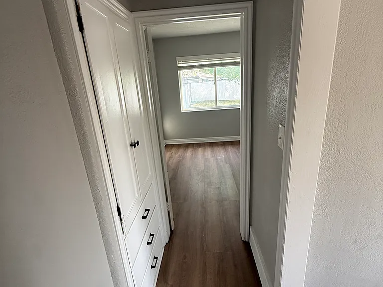 1372 W Glenrose Dr — Photo 3