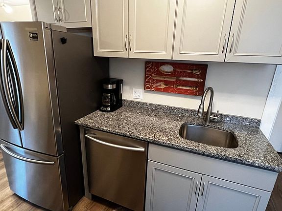 5th image of 271 Spring St #6