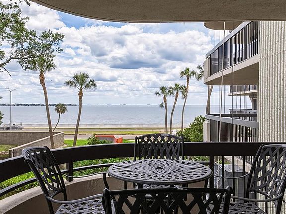 3rd image of 2413 BAYSHORE BOULEVARD #201