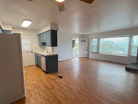 5th image of 1234 Bolton Dr