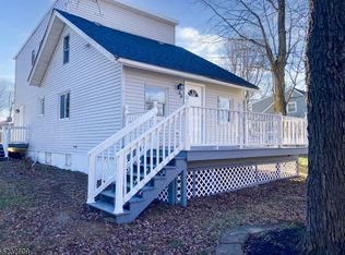 55 Fairview Dr, Hewitt, NJ 07421