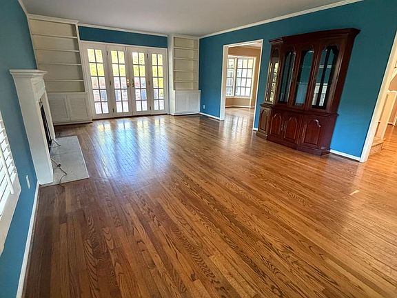 4th image of 36 Augusta Ln