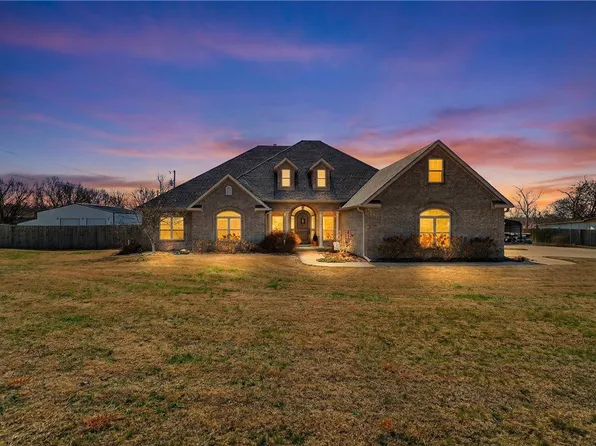 1701 Elm Springs Rd, Springdale, AR 72762