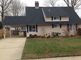 35 Twig Ln, Levittown, NY 11756