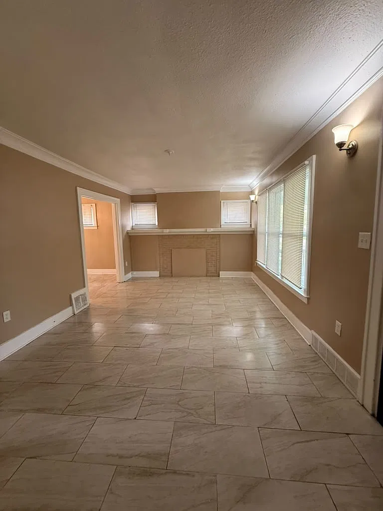 12125 Cloverlawn — Photo 2