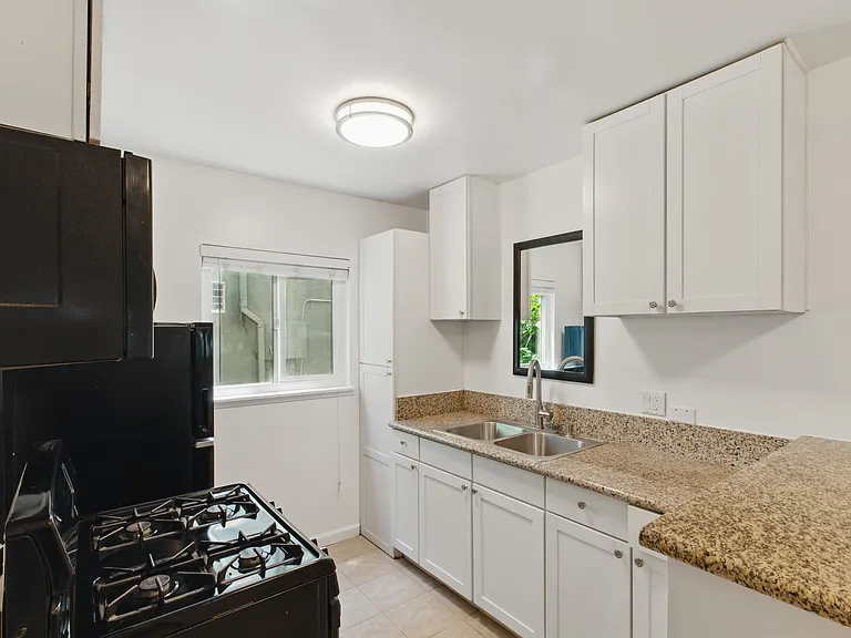 5804 Whitsett Ave #2 — Photo 5