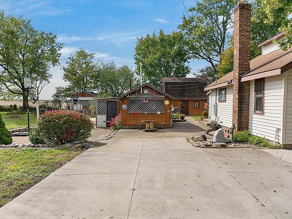 3rd image of 3992 White Rd SE