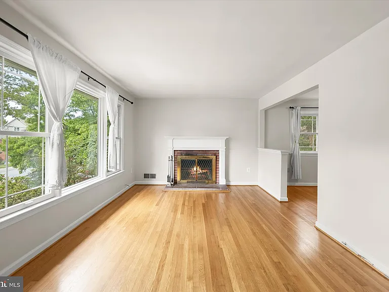 877 N Nottingham St — Photo 4