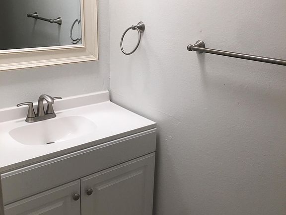5th image of 1070 Briarwood Dr