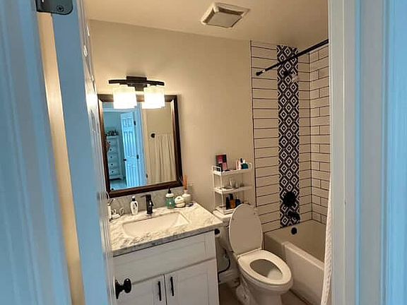 4th image of 2124 Garnet Ave #C