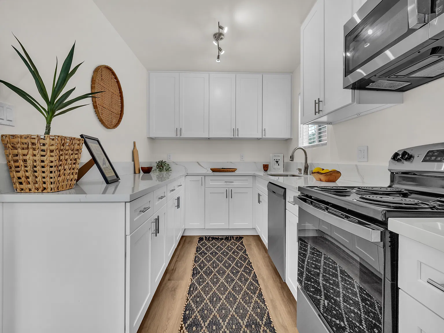 1 bed, $2,700 — Photo 3